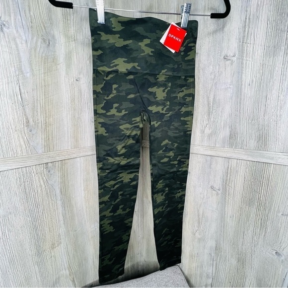 Spanx Look at Me Now Leggings Camo - Picture 3 of 6